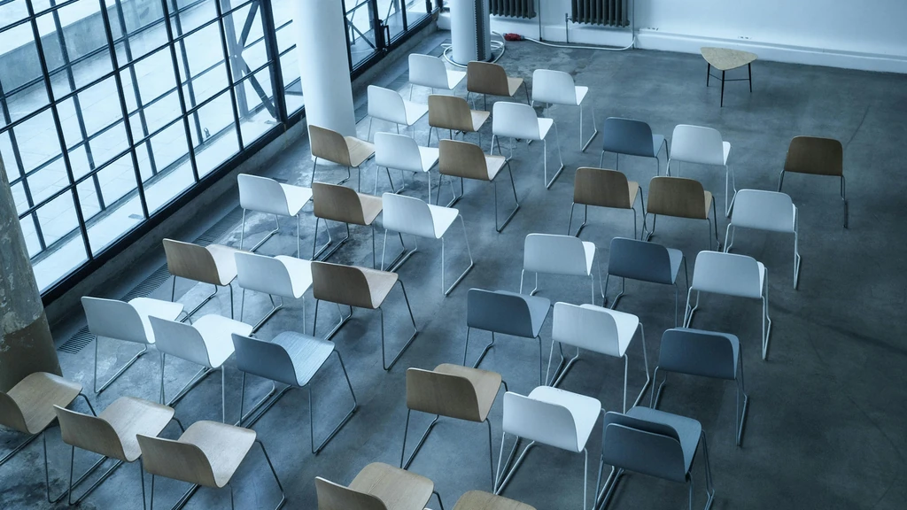 Equipe analisando dados